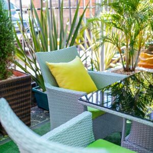 Outdoor Garden Set with 4 Chairs & Dining Table.