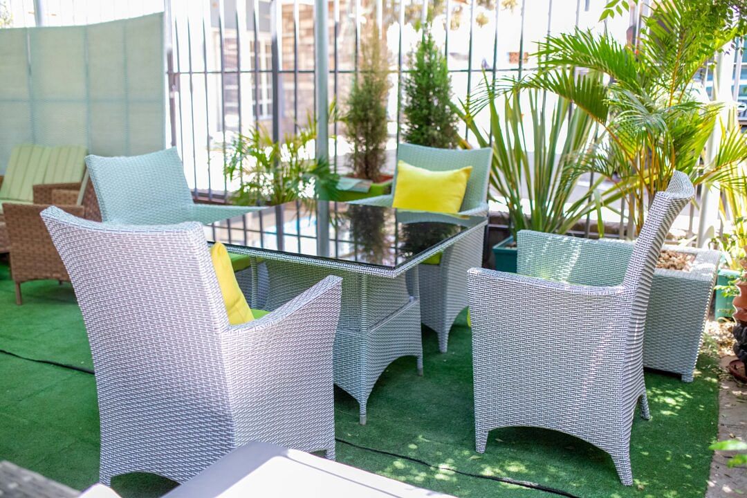 Outdoor Garden Set with 4 Chairs & Dining Table.